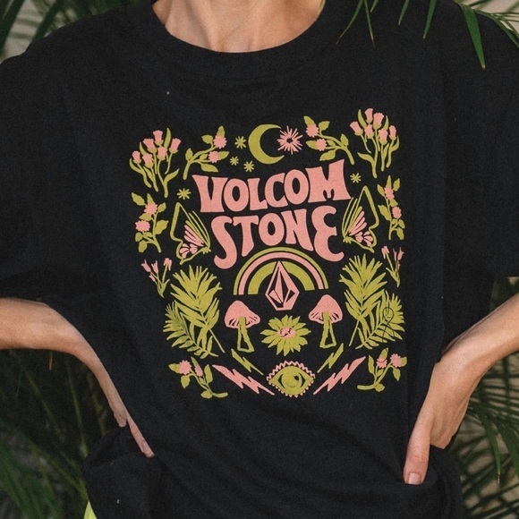 NWT Volcom Stone Tech Short Sleeve Graphic Tee T-Shirt Black Pink - Picture 2 of 7